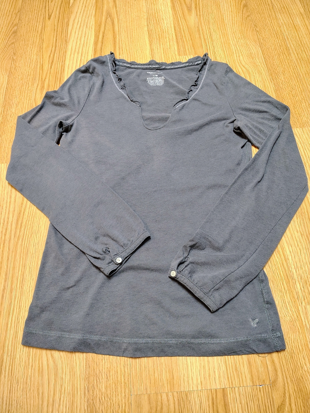 American Eagle Outfitters Long-Sleeve V-Neck Ruffle Trim Top - Gray, Size M